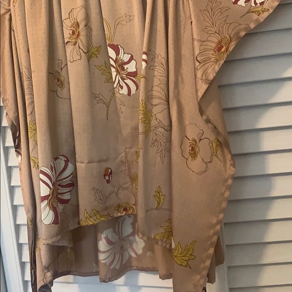 Silk blouse - Picture 7 of 8